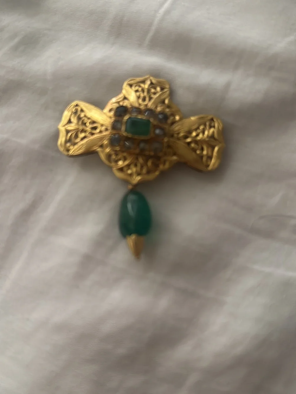 Gold- 18 karat Green Stone Brooch Pin - Unbranded